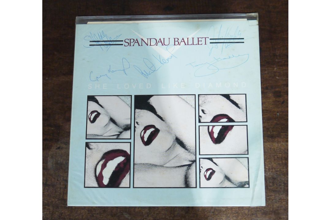 Collection of mainly 1980s 12" singles including the Brothers Johnson, The Pretenders, Ebony - Image 9 of 9