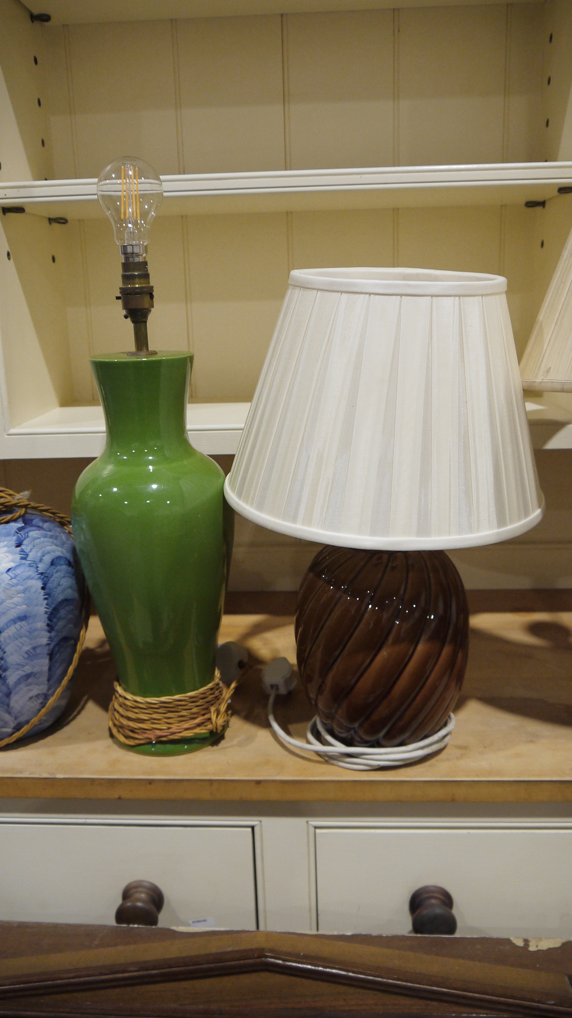 Five various table lamps (5)  Condition Report   Request: Sizes and additional photos: Pair of - Image 2 of 4