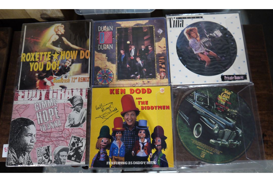 Collection of mainly 1980s 12" singles including the Brothers Johnson, The Pretenders, Ebony - Image 6 of 9