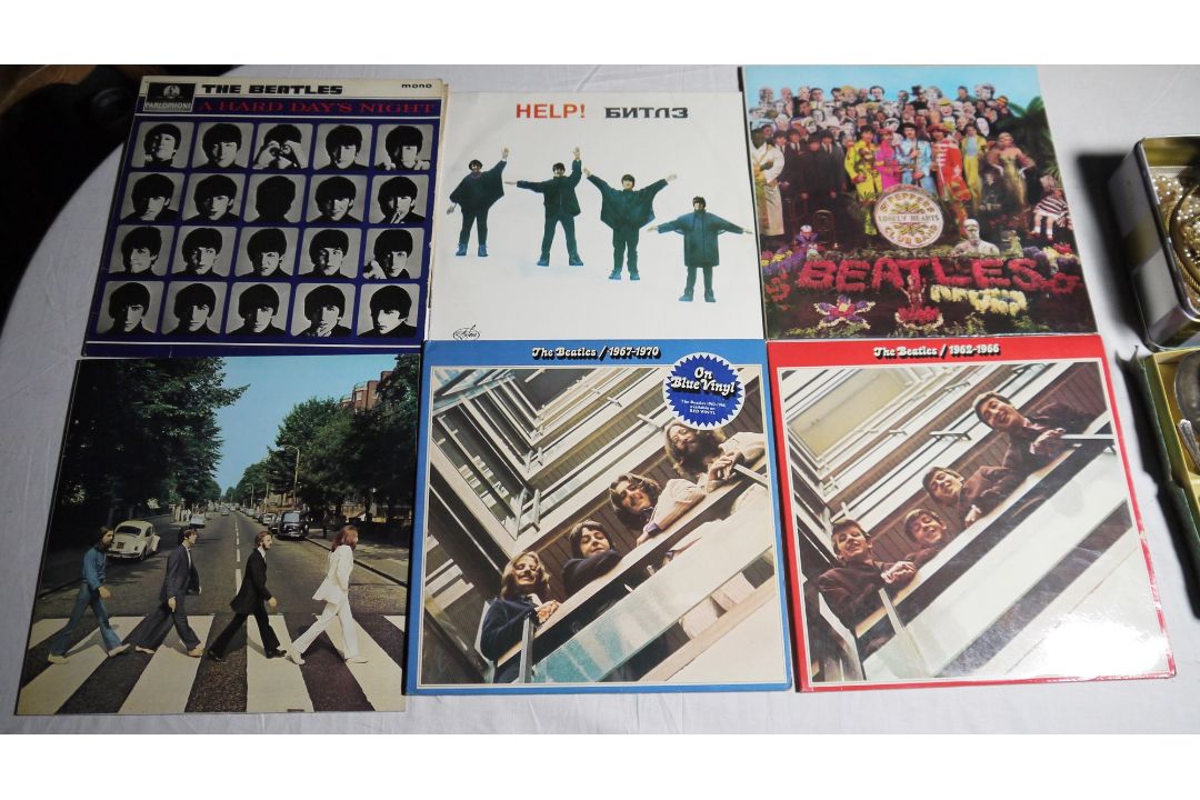 Collection of Beatles and related vinyl LPs including Abbey Road(PCS 7088), Sgt Peppers Lonely - Image 1 of 2