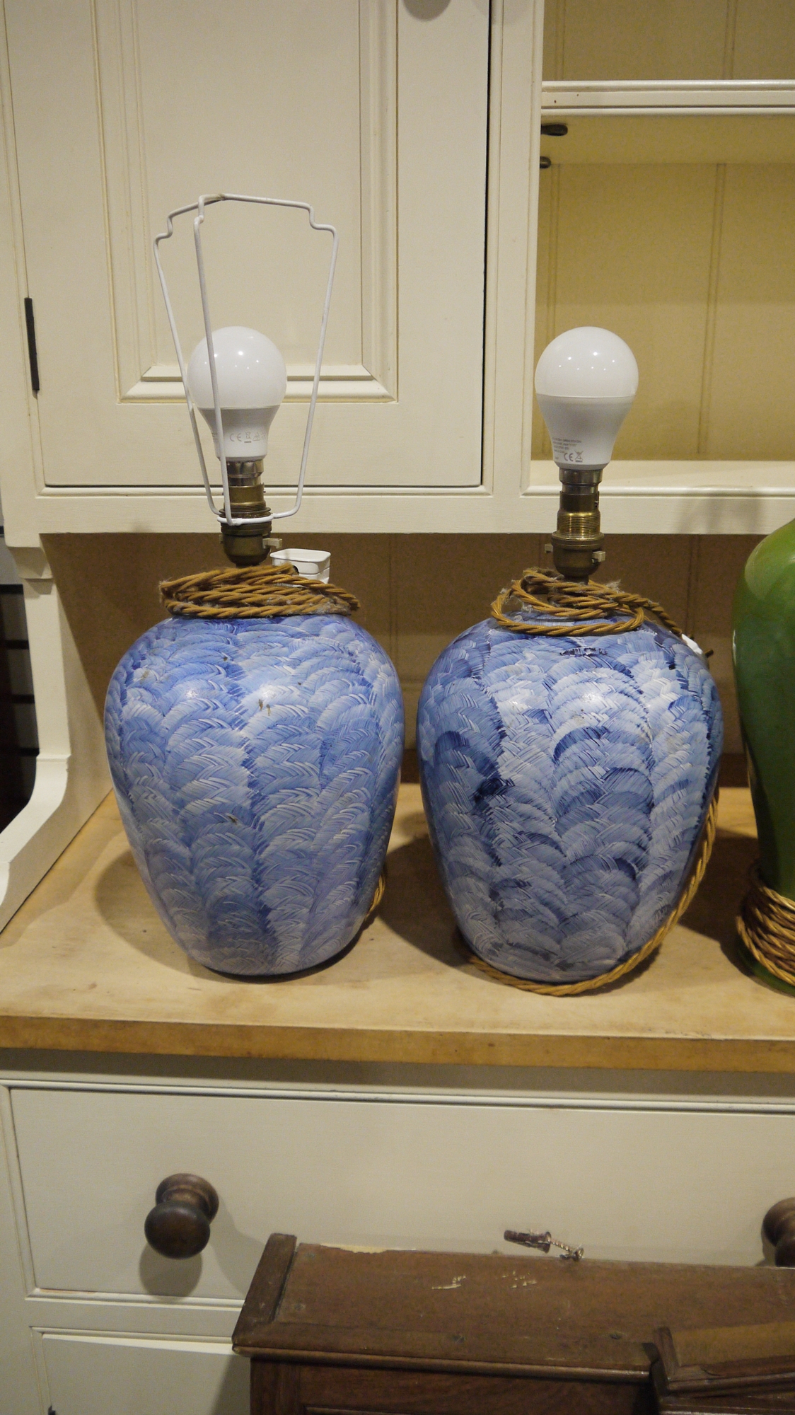 Five various table lamps (5)  Condition Report   Request: Sizes and additional photos: Pair of - Image 4 of 4