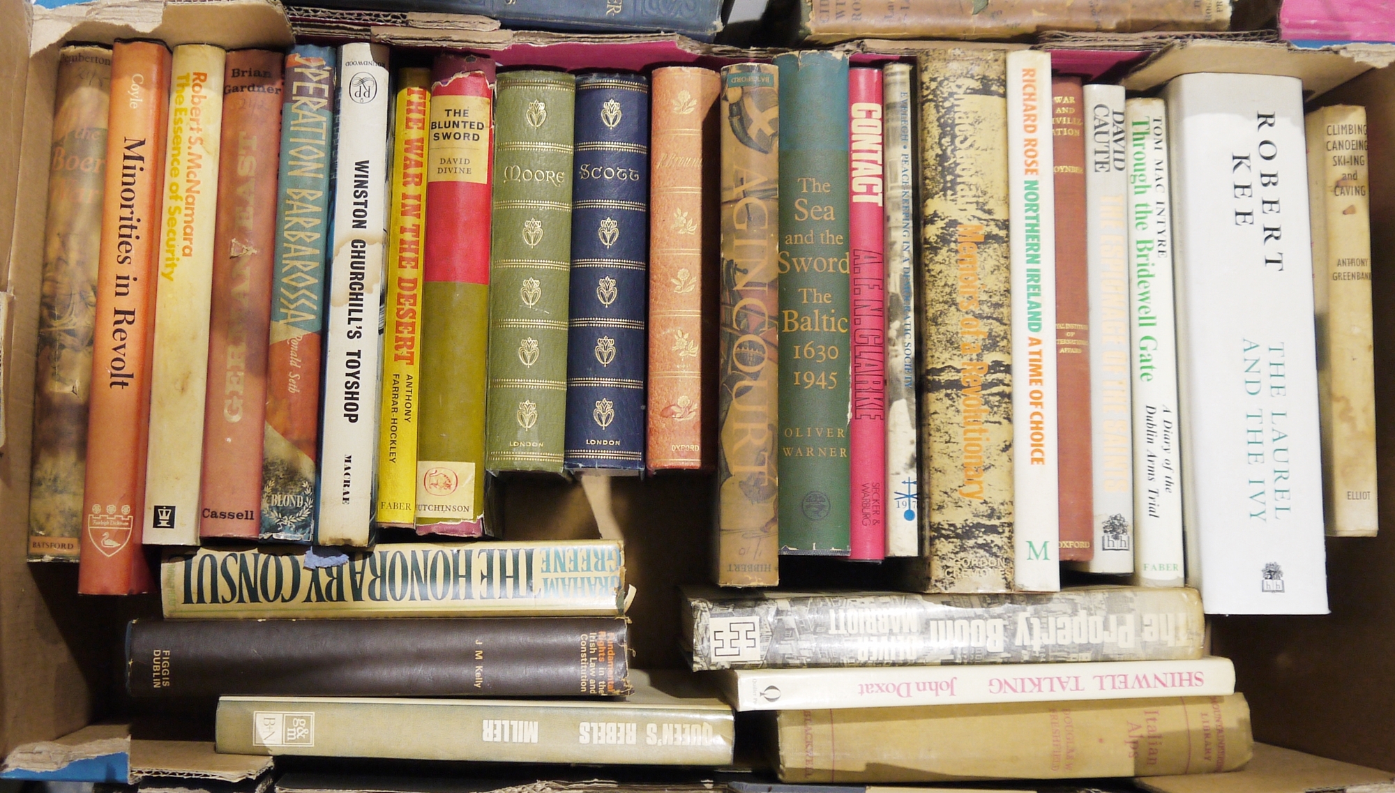 Assorted volumes to include some modern first editions in dust wrappers, Bellow Saul ' Ravelstein' - Image 2 of 3