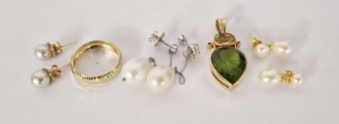 14K gold, green and yellow stone pendant, a 9ct gold engraved ring size Q1/4, and three pairs of