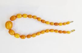 String of graduated yellow amber-coloured beads Condition Report The weight is 28g