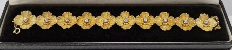 18ct and 22ct gold diamond poppy head bracelet, each flower head set with claw set diamond, 65g,