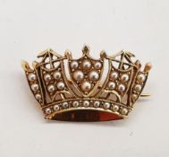 9ct gold and seedpearl brooch in the form of a crown, 3.5g approx.
