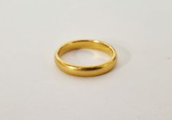 22ct gold wedding ring size O1/2, 5.5g