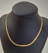 9ct gold modern flat chevron pattern necklace, 4.5g