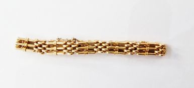 15ct gold, three-bar gate-pattern bracelet, 15g approx.
