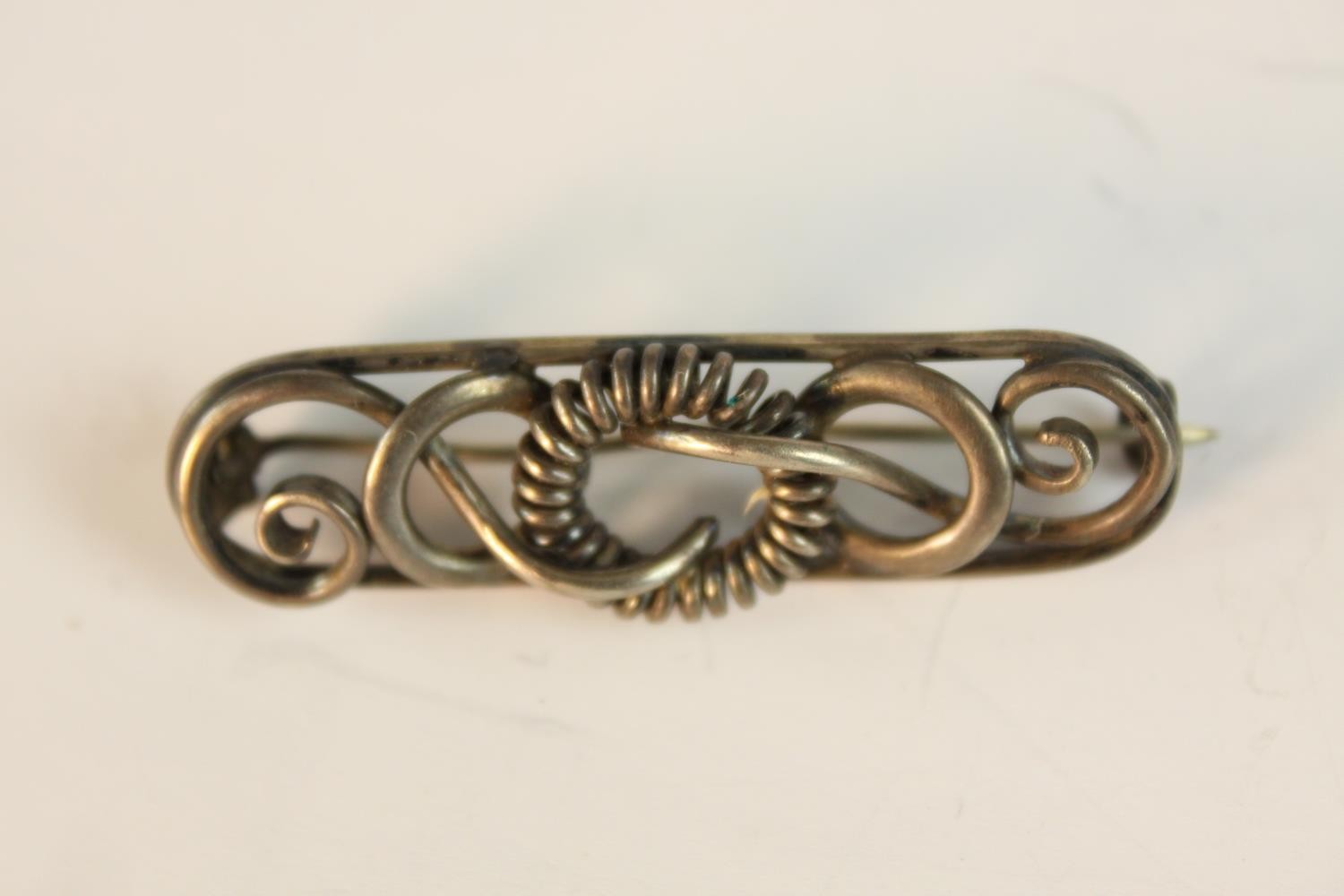 A collection of white metal and Danish silver brooches along with a peridot and marcasite set silver - Image 7 of 8