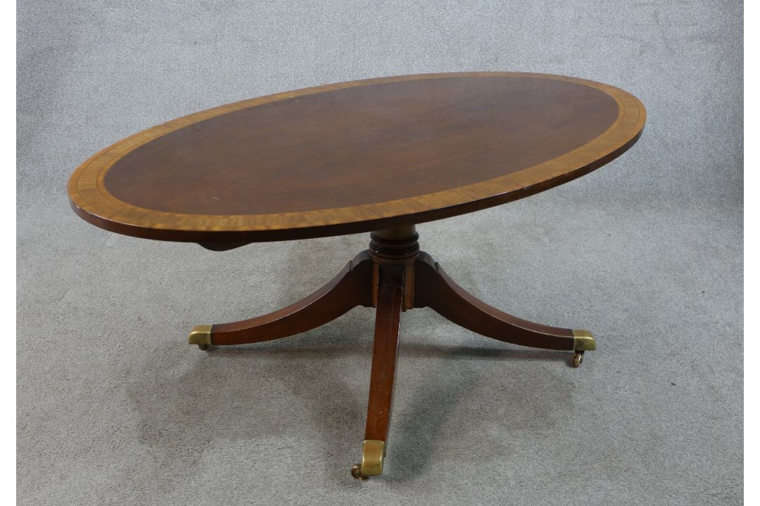 A Regency style inlaid mahogany oval coffee table raised on turned central column on four outswept - Image 5 of 6