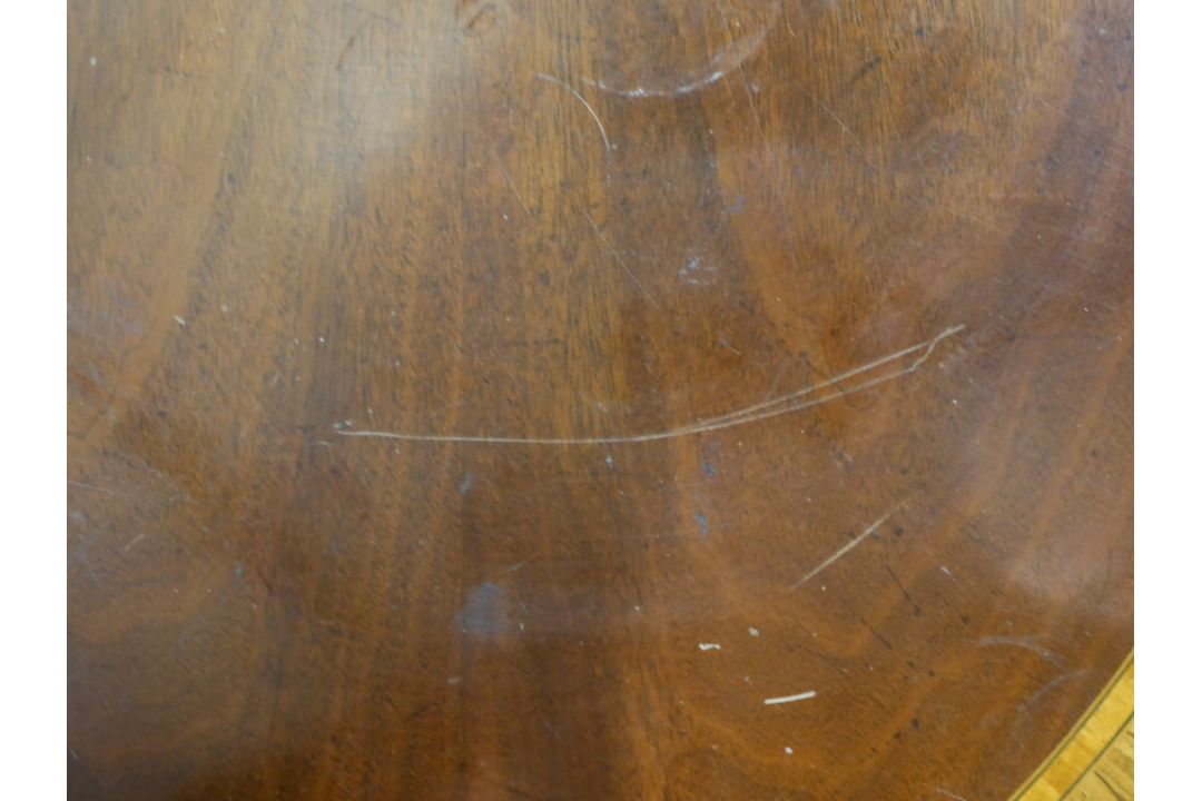 A Regency style inlaid mahogany oval coffee table raised on turned central column on four outswept - Image 6 of 6