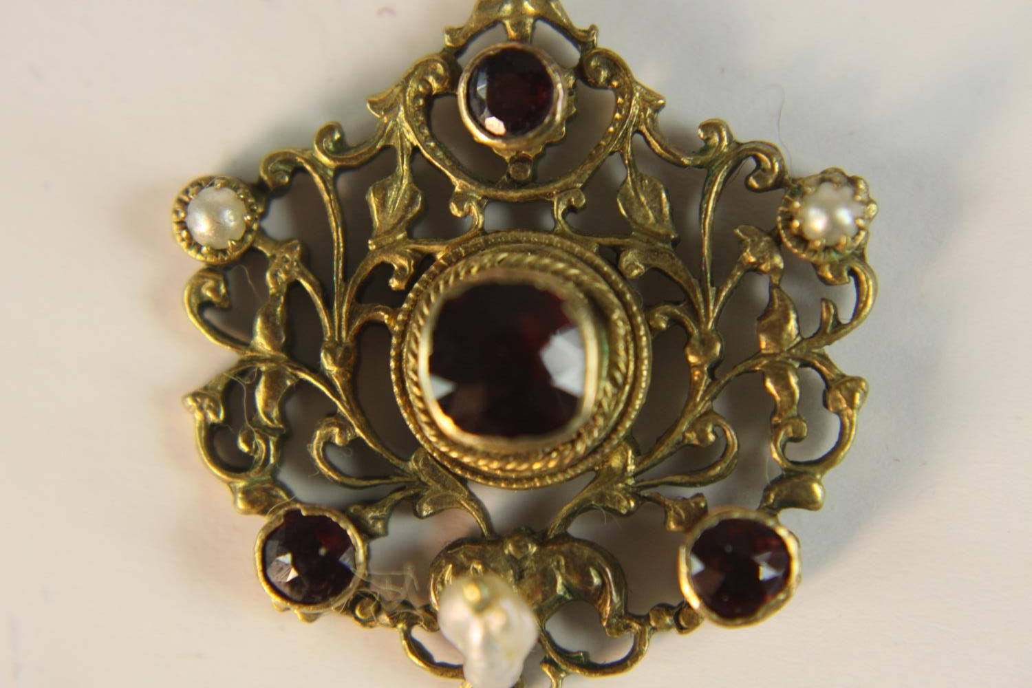 An early 20th century Austro-Hungarian gilt metal pierced foliate design pendant set with garnets - Image 8 of 9