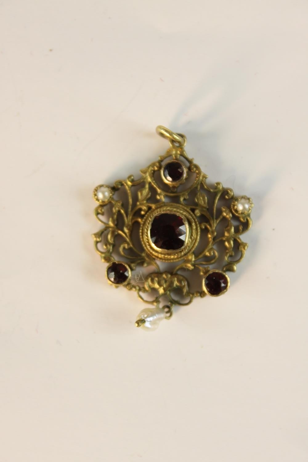 An early 20th century Austro-Hungarian gilt metal pierced foliate design pendant set with garnets - Image 4 of 9