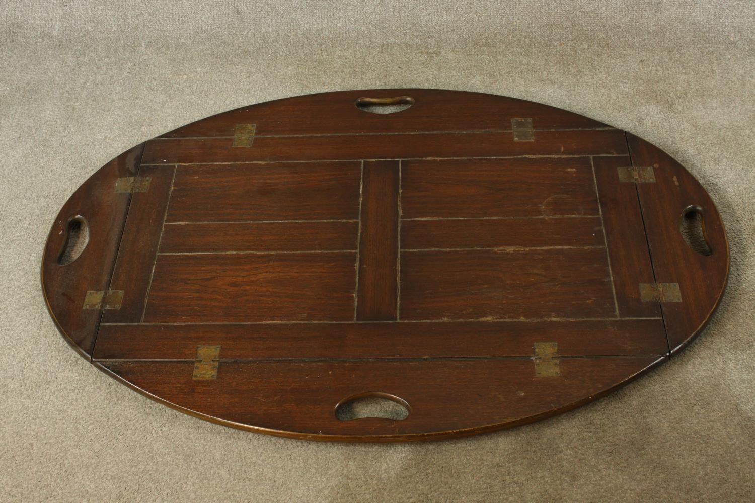 An early 20th century stained mahogany twin handled butlers tray with folding sides. (No stand). L. - Image 6 of 8