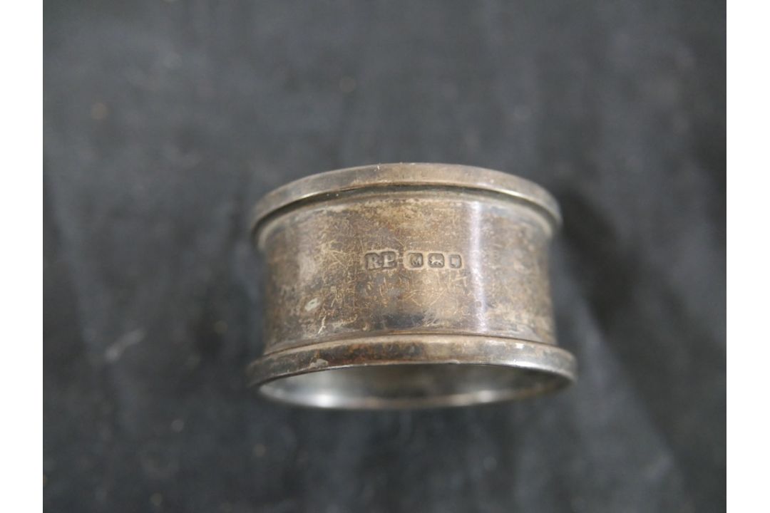 Seven assorted hallmarked silver napkin rings to include Coopers Brothers, Sheffield 1974; Joseph - Image 10 of 11