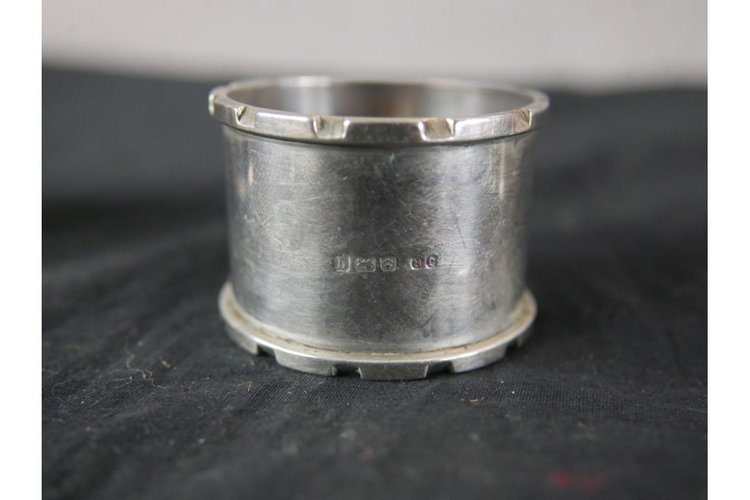 Seven assorted hallmarked silver napkin rings to include Coopers Brothers, Sheffield 1974; Joseph - Image 3 of 11