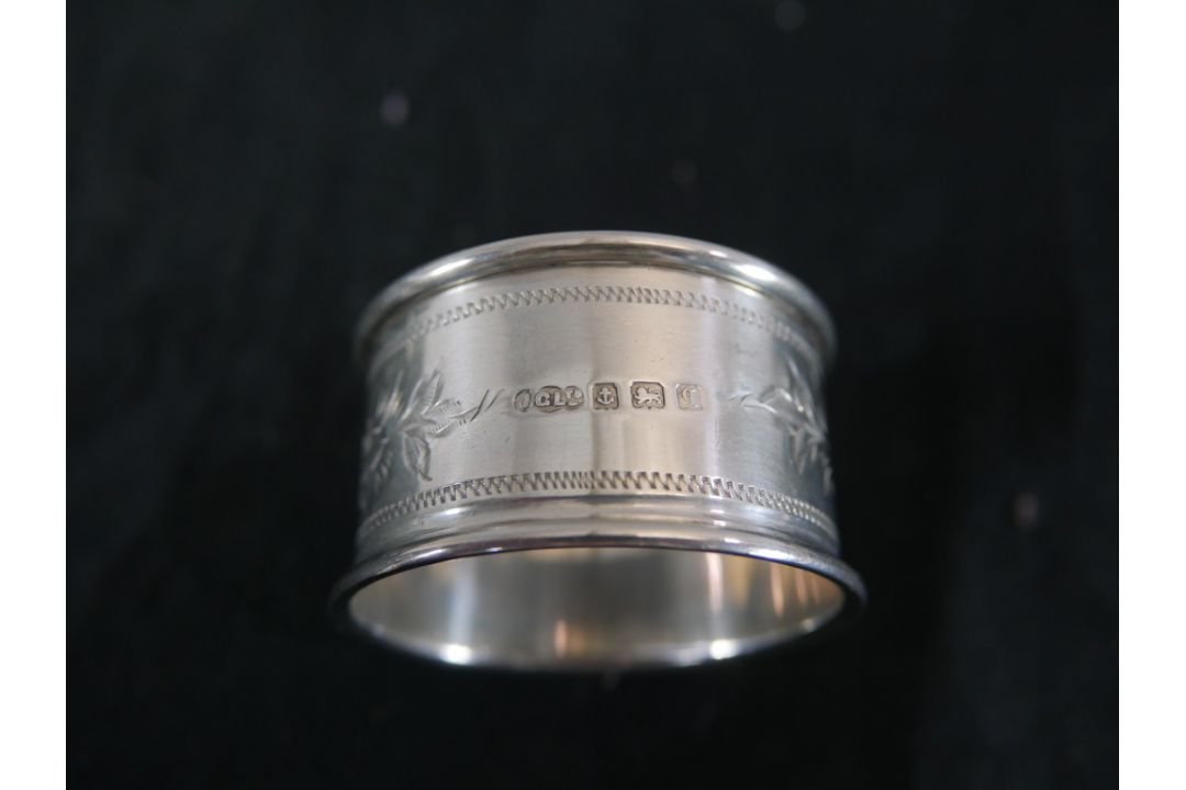 Seven assorted hallmarked silver napkin rings to include Coopers Brothers, Sheffield 1974; Joseph - Image 5 of 11