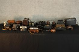 An assortment of 20th century cameras, some cased.