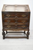 Bureau, mid 20th century oak, Jacobean style. H.102 W.67 D.44 cm