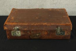 A dressing case with a purple interior. Fitted with its bottles, scissors etc. H.15 x W.50 cm.