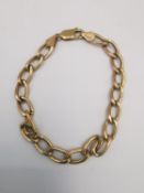 A 9ct yellow gold hollow curb link bracelet with lobster clasp. Hallmarked: BIB, 375. W.4.76g L.18CM