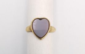 An 18ct yellow gold and sardonyx heart shaped signet ring. Stamped 18ct. Size H 1/2.