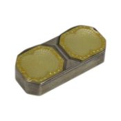 AN EARLY 20TH CENTURY SILVER AND GUILOOCHE ENAMEL PILL BOX