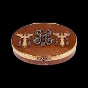 A FABERGE STYLE SILVER GILT AND DIAMOND MOUNTED AGATE PILL BOX