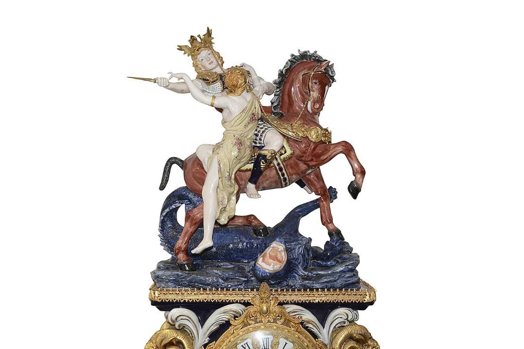 A MONUMENTAL PORCELAIN AND ORMOLU FLOORSTANDING CLOCK - Image 3 of 9
