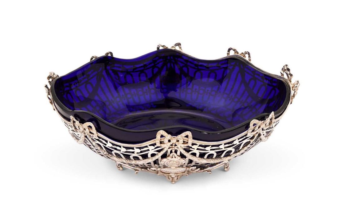 A LARGE LATE 19TH CENTURY GERMAN SILVER AND BLUE GLASS CENTREPIECE - Image 3 of 4
