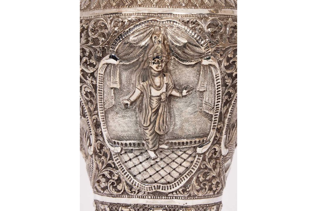 A PAIR OF LATE 19TH CENTURY INDIAN SILVER VASES - Image 2 of 8