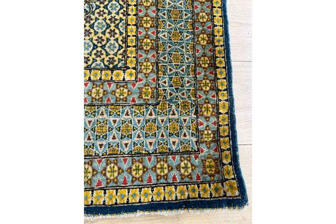 A MID 2OTH CENTURY QUM CARPET - Image 5 of 7