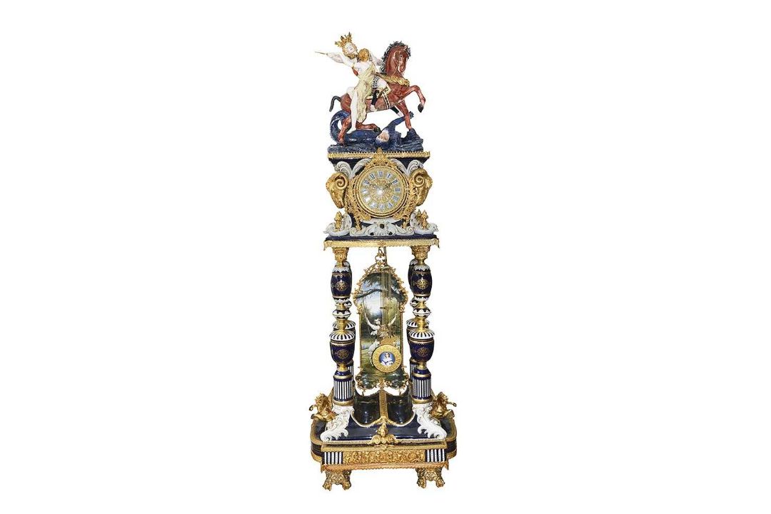 A MONUMENTAL PORCELAIN AND ORMOLU FLOORSTANDING CLOCK - Image 4 of 9