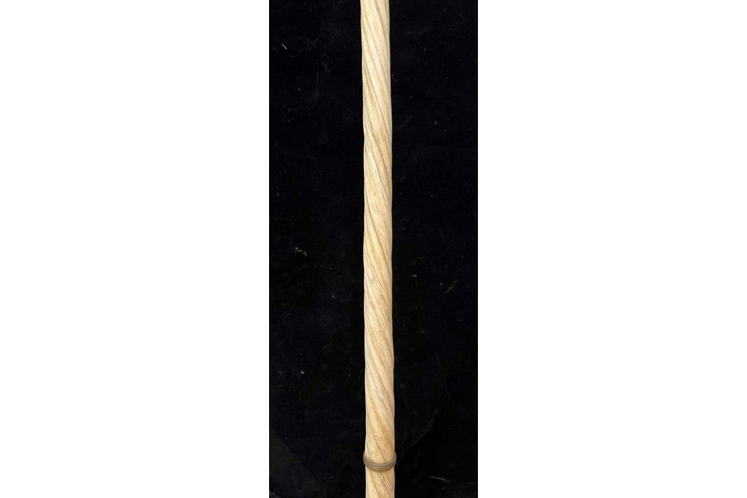 A NARWHAAL TUSK (MONODON MONOCEROS), EARLY 20TH CENTURY, MOUNTED AS A FLOORSTANDING LAMP - Image 6 of 6