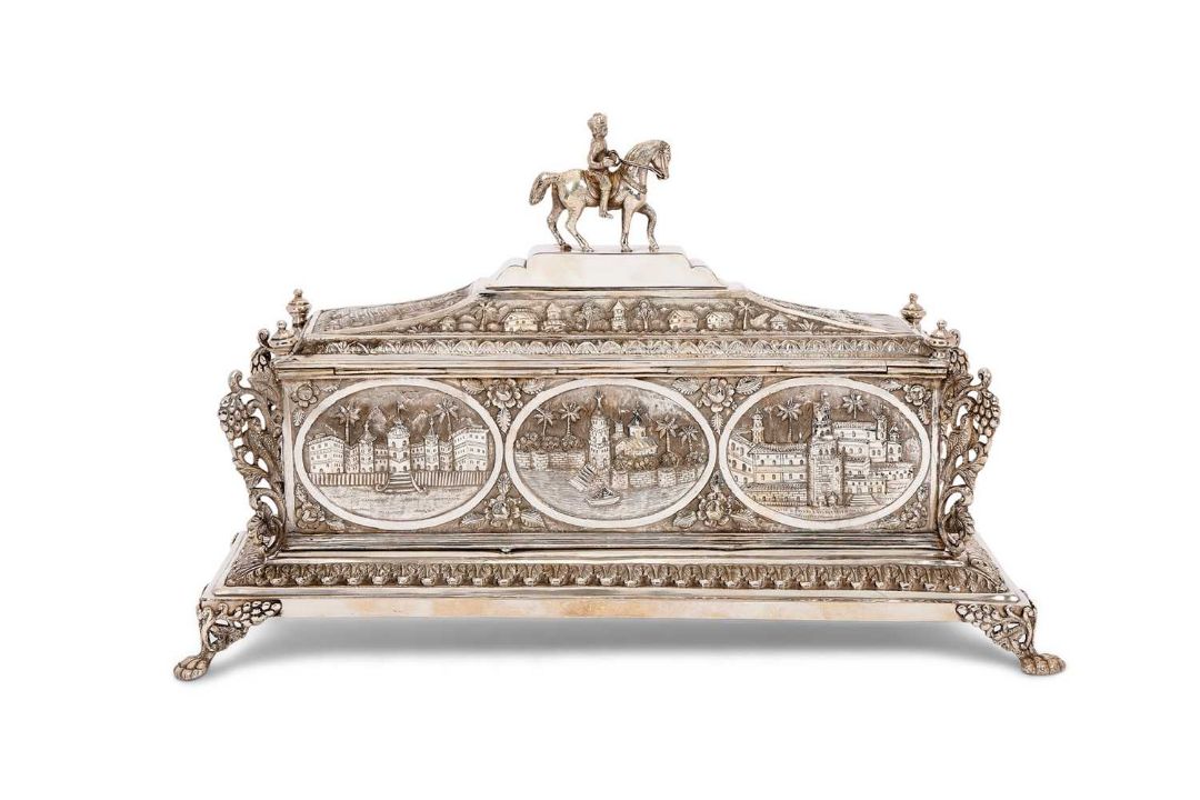 A FINE 19TH CENTURY INDIAN SILVER SCROLL HOLDER / CASKET - Image 2 of 3