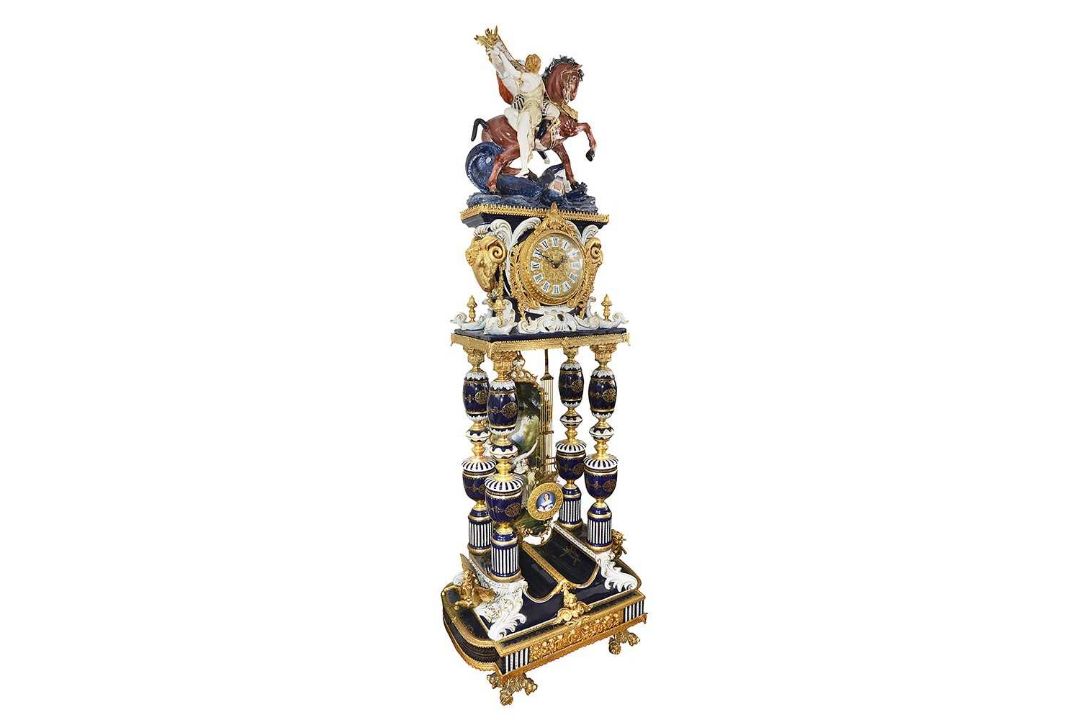 A MONUMENTAL PORCELAIN AND ORMOLU FLOORSTANDING CLOCK - Image 2 of 9