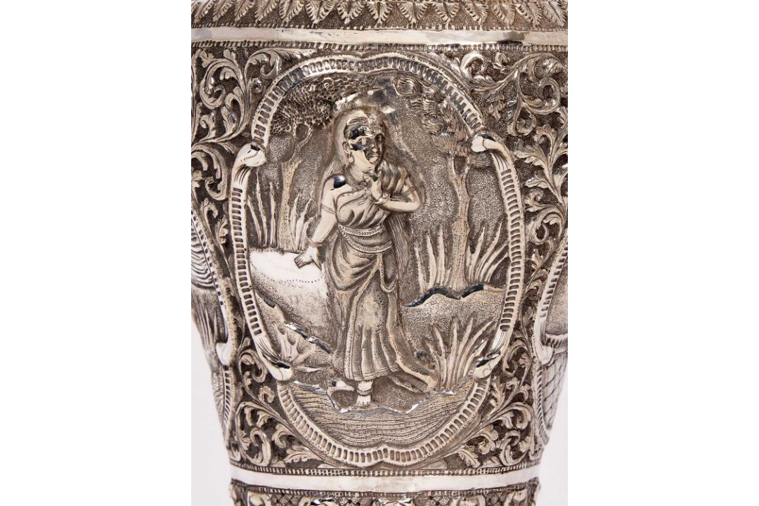 A PAIR OF LATE 19TH CENTURY INDIAN SILVER VASES - Image 4 of 8