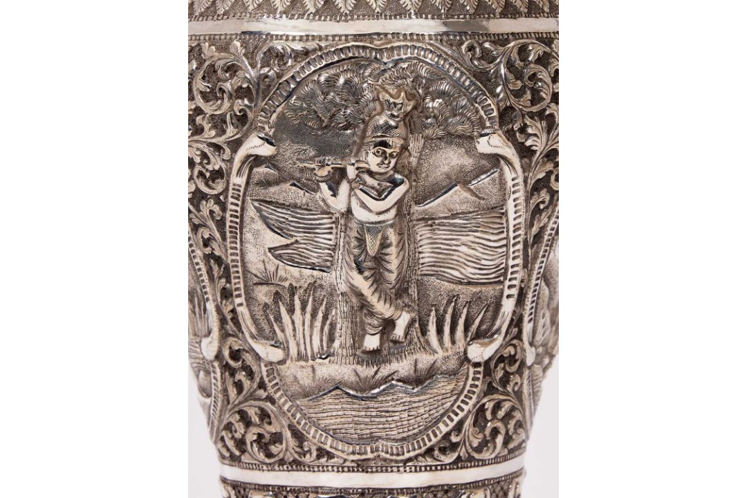 A PAIR OF LATE 19TH CENTURY INDIAN SILVER VASES - Image 6 of 8