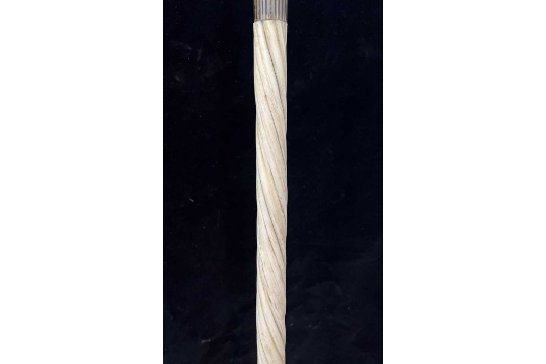 A NARWHAAL TUSK (MONODON MONOCEROS), EARLY 20TH CENTURY, MOUNTED AS A FLOORSTANDING LAMP - Image 2 of 6