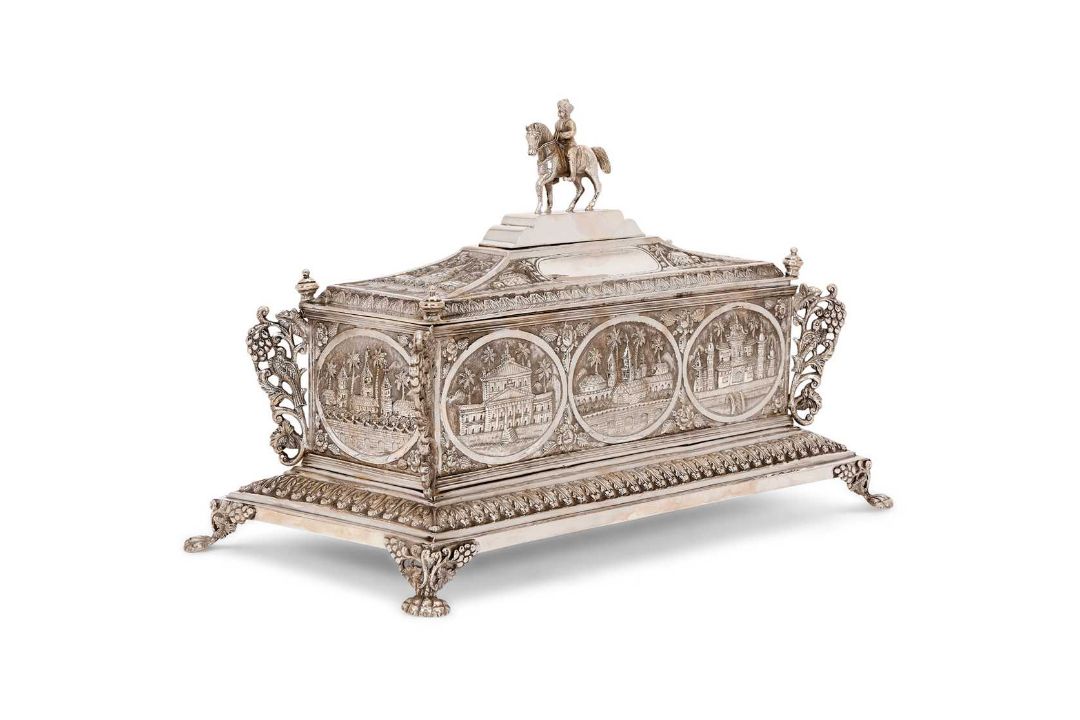 A FINE 19TH CENTURY INDIAN SILVER SCROLL HOLDER / CASKET - Image 1 of 3