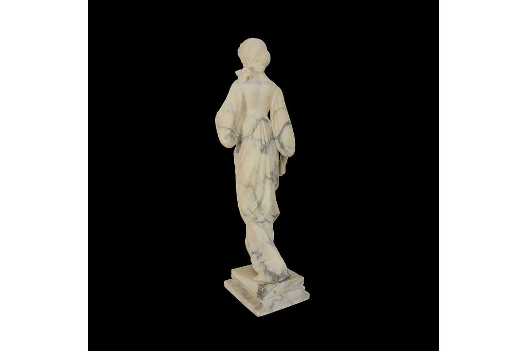 A LATE 19TH CENTURY ITALIAN CARVED ALABASTER FIGURE OF A MEDIEVAL MAIDEN - Image 2 of 3