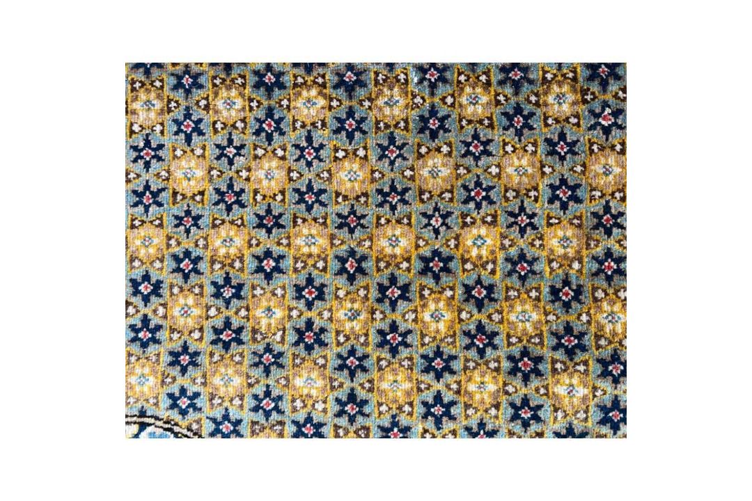 A MID 2OTH CENTURY QUM CARPET - Image 2 of 7