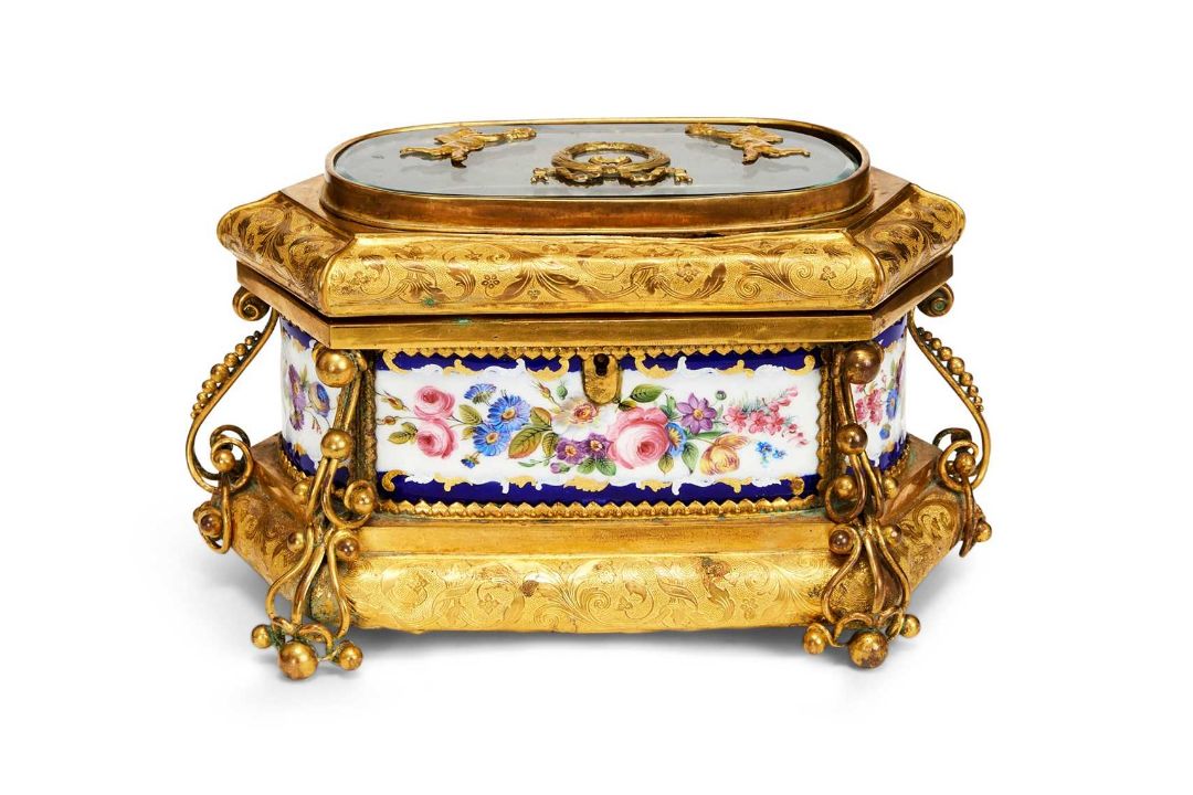 A FINE 19TH CENTURY FRENCH PALAIS ROYALE ORMOLU AND ENAMEL JEWELLERY CASKET - Image 1 of 2