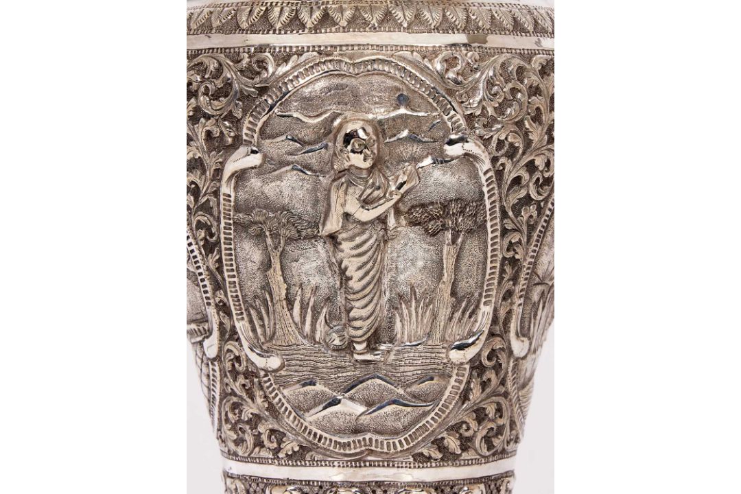 A PAIR OF LATE 19TH CENTURY INDIAN SILVER VASES - Image 3 of 8