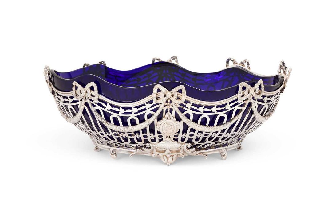 A LARGE LATE 19TH CENTURY GERMAN SILVER AND BLUE GLASS CENTREPIECE - Image 1 of 4