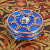 A 14 CARAT GOLD, DIAMOND AND ENAMEL BOX IN THE STYLE OF FABERGE