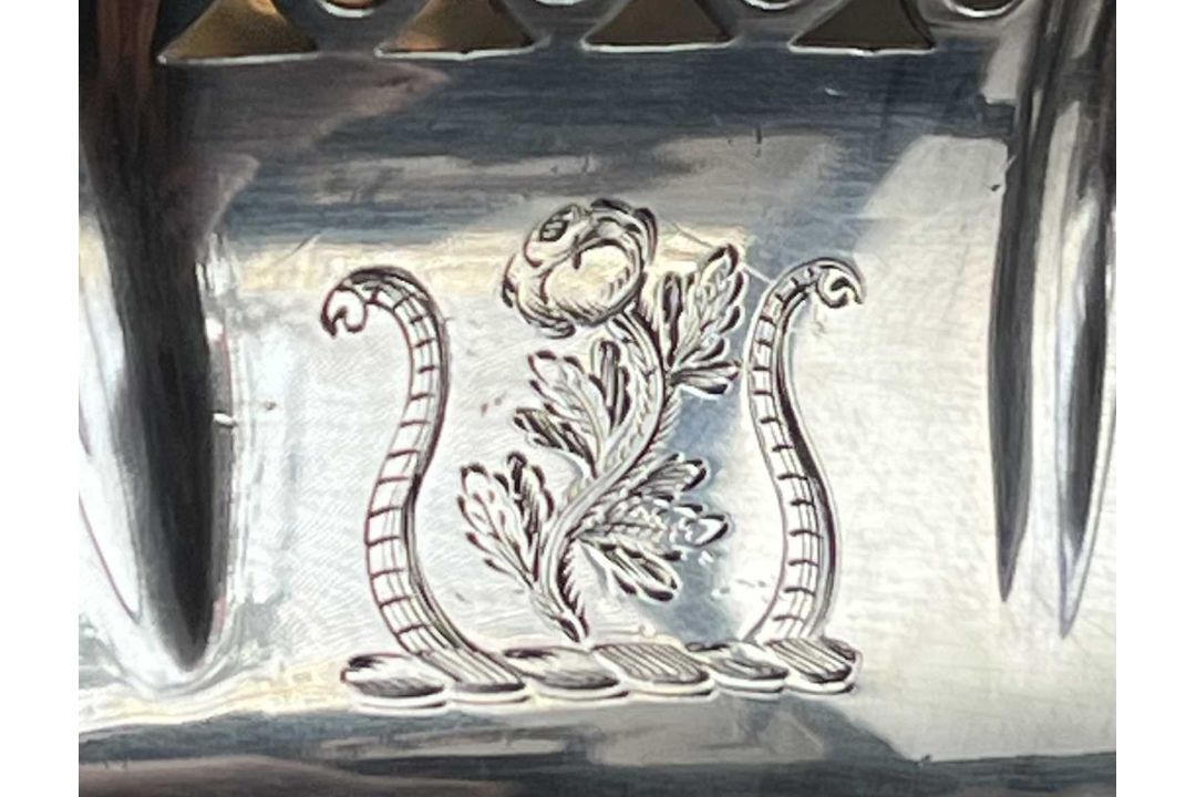 A FINE GEORGE III STERLING SILVER ADAM STYLE EPERGNE, LONDON, 1775 BY JAMES YOUNG - Image 2 of 4