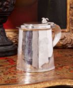 A 1672 CHARLES II PERIOD STERLING SILVER TANKARD BY JOHN GRAY, LONDON