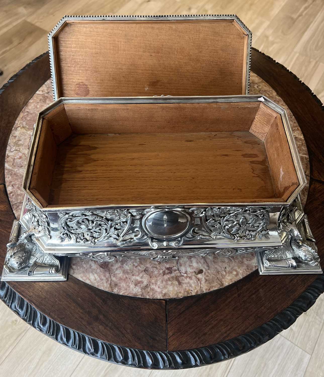 A LARGE STERLING SILVER VICTORIAN CASKET, LONDON, 1892 - Image 3 of 3